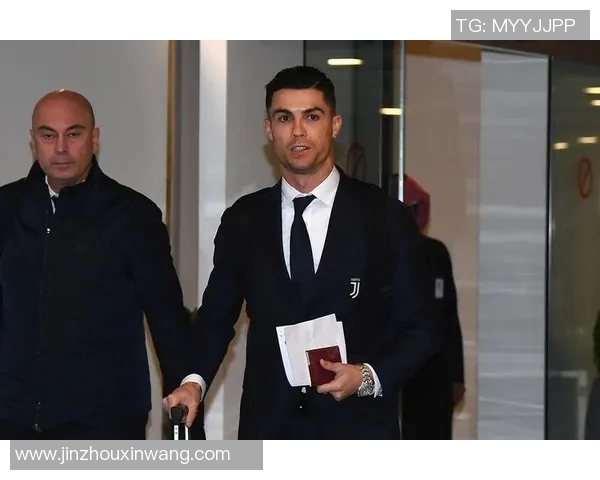 足球明星豪赠劳力士手表引发粉丝热议与羡慕之情