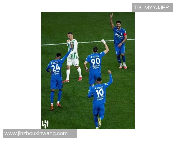 本泽马领衔新阵容展现实力球迷期待他在赛季中的精彩表现 本泽马领衔新阵容展现实力球迷期待他在赛季中的精彩表现