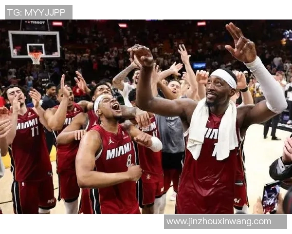 热火队与三猫队激战正酣球迷期待精彩对决与惊喜表现 热火队与三猫队激战正酣球迷期待精彩对决与惊喜表现