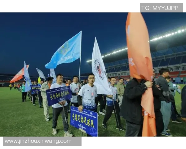 上海足球赛事热潮来袭球迷齐聚共庆精彩瞬间